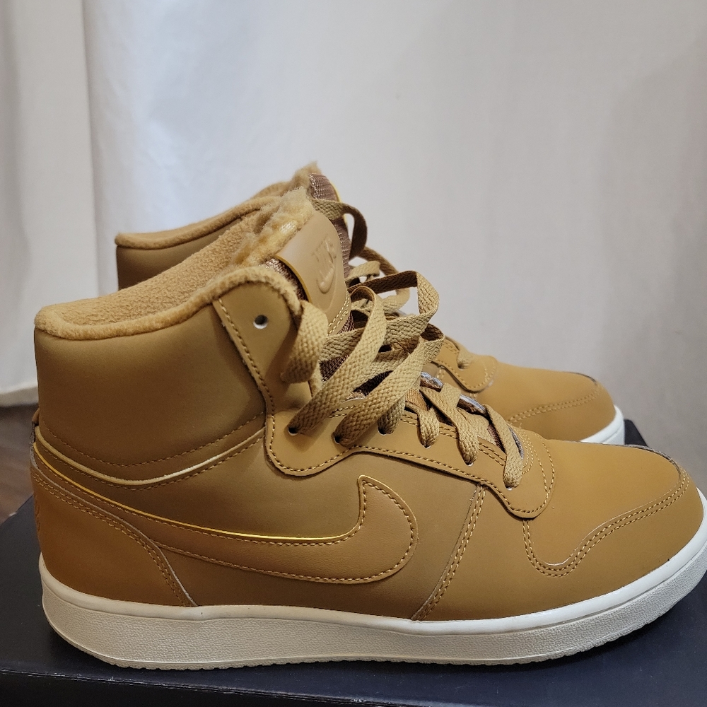 Womens Nike boots